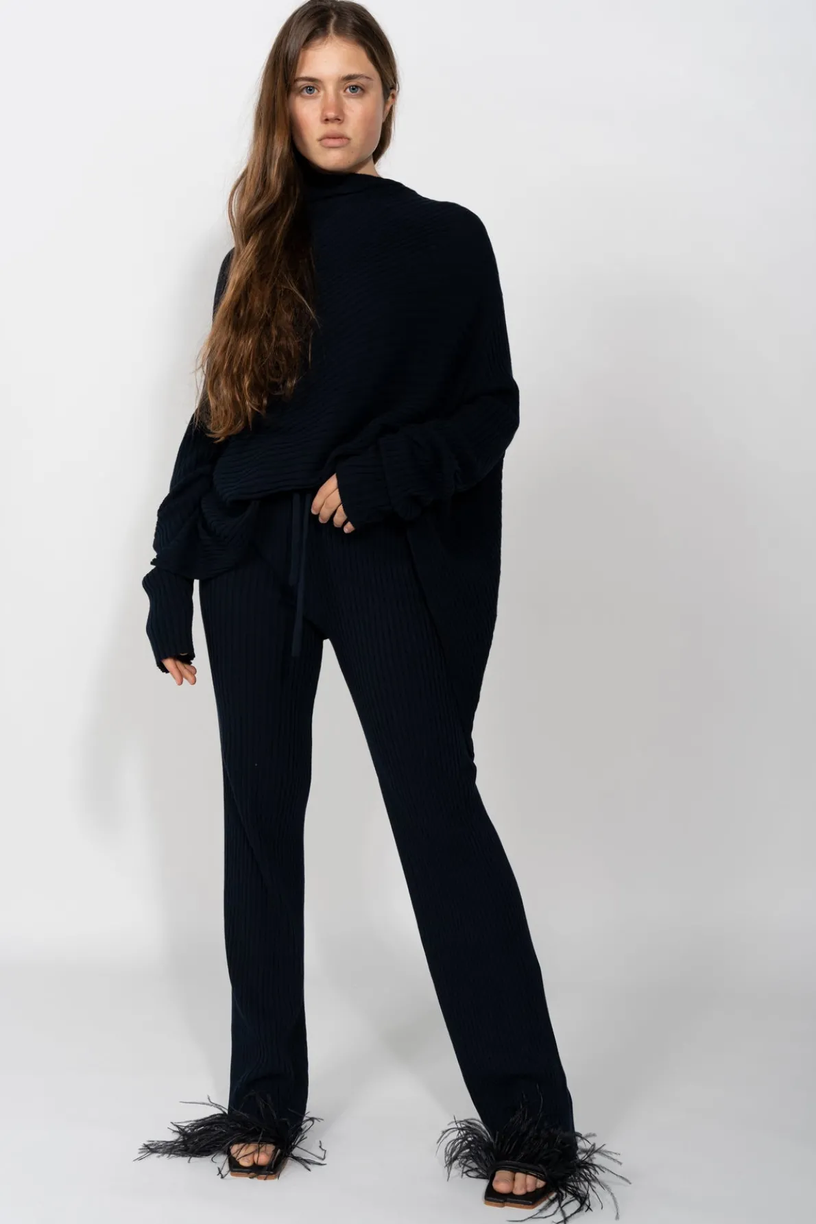 NAVY KNITTED TROUSERS