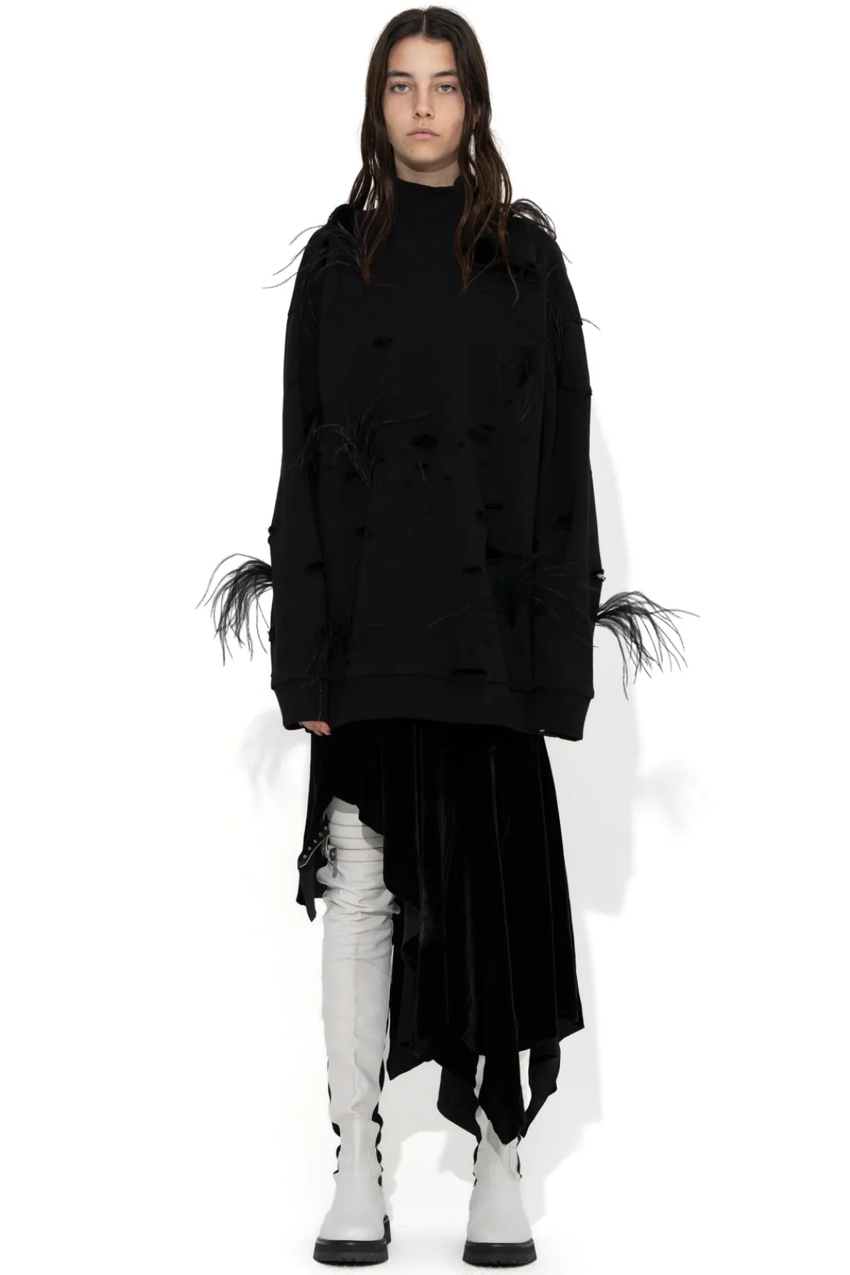 BLACK DISTRESSED TURTLENECK WITH FEATHERS