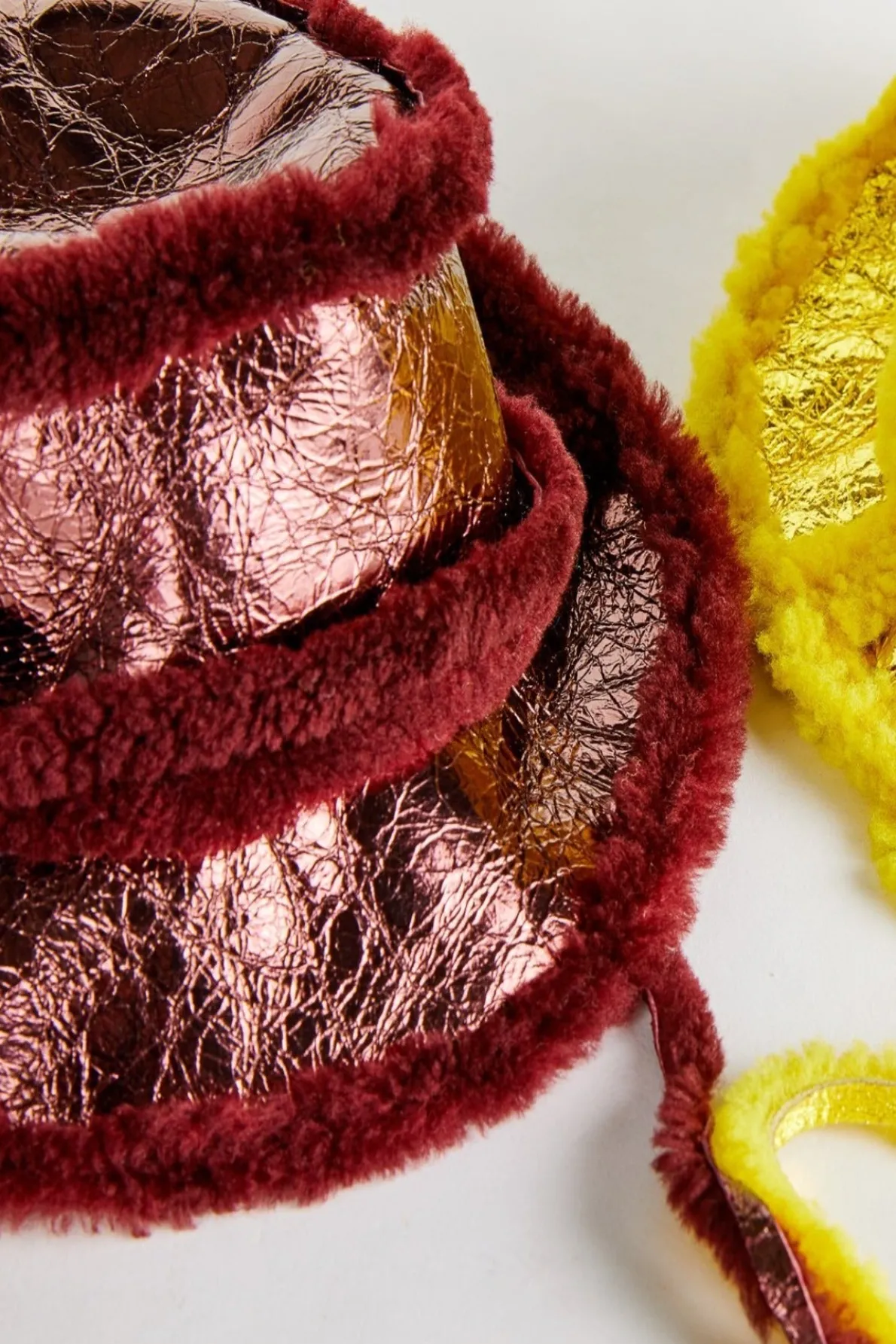 BURGUNDY SHINY LEATHER BUCKET HAT