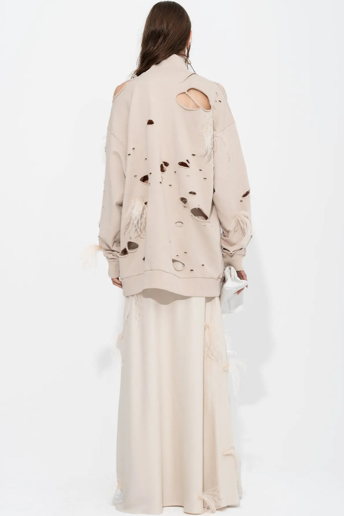 BEIGE DISTRESSED TURTLENECK WITH FEATHERS