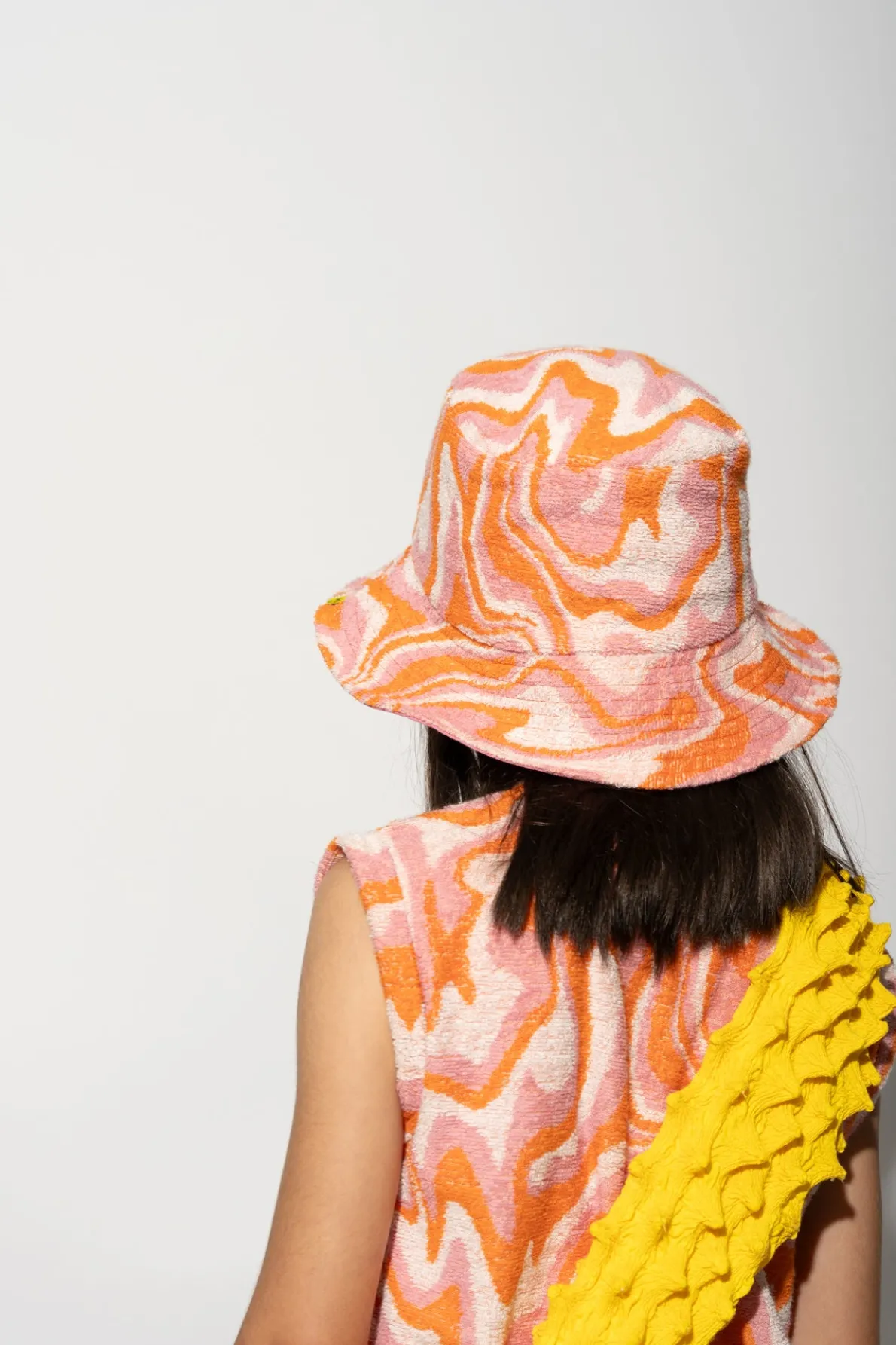 TERRY WAVY PRINT REVERSIBLE BUCKET HAT