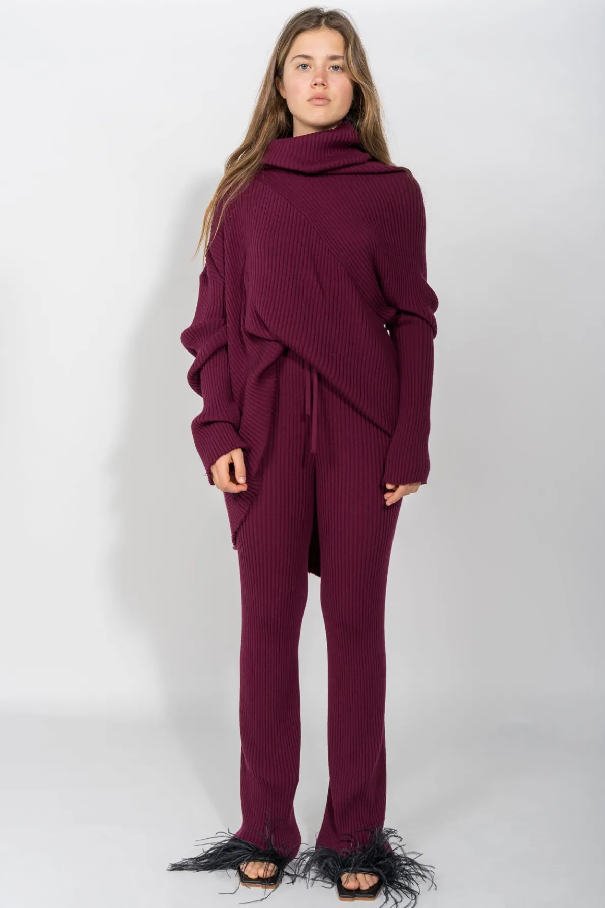 AUBERGINE KNITTED TROUSERS