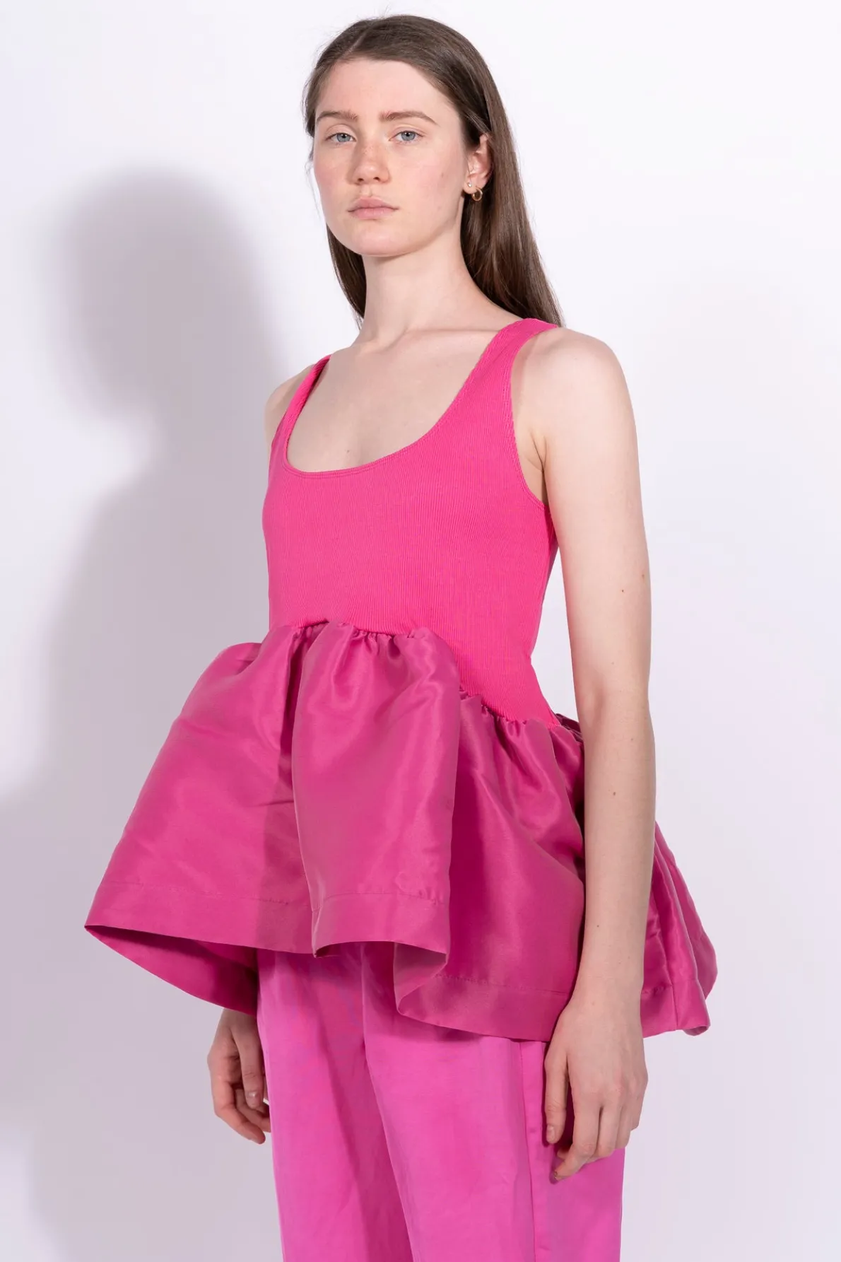 BRIGHT PINK SLEEVELESS PUFF HEM TOP