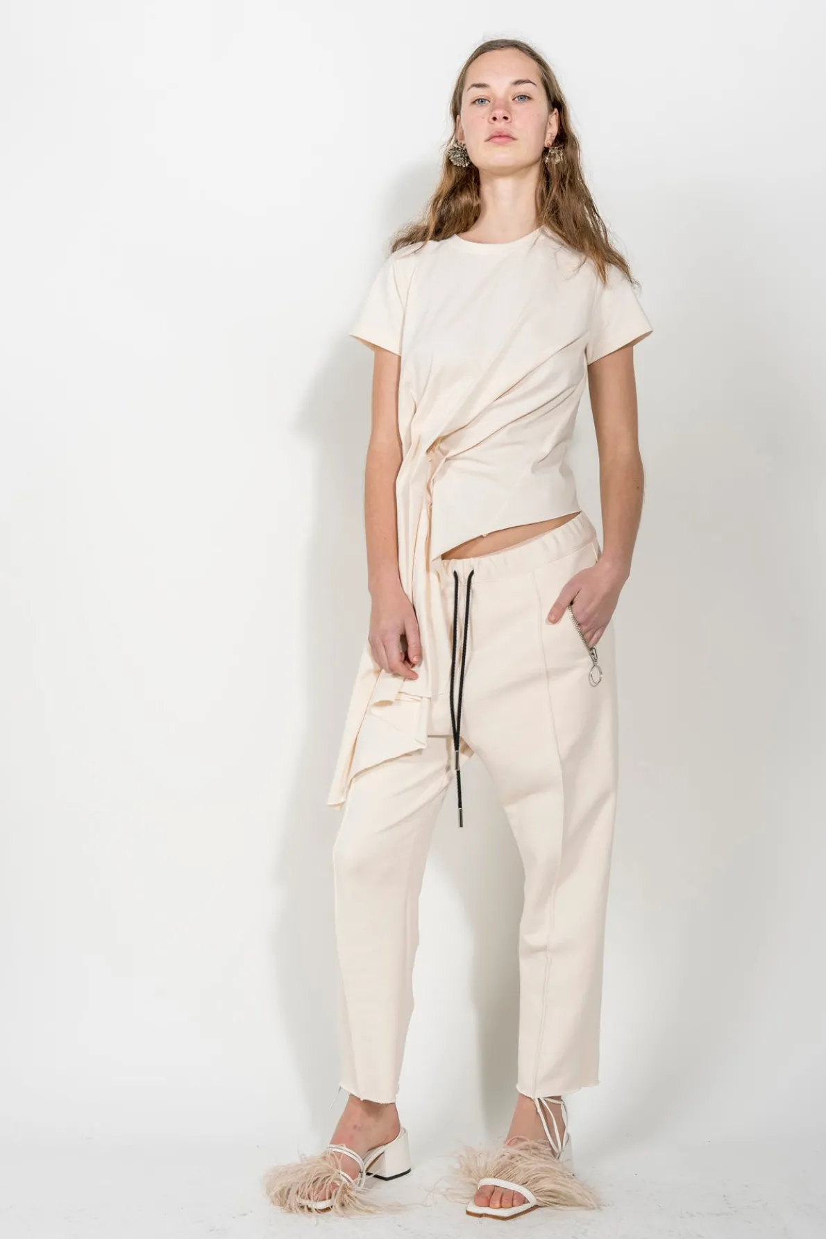 BEIGE FEATHER STRAPPY SANDAL