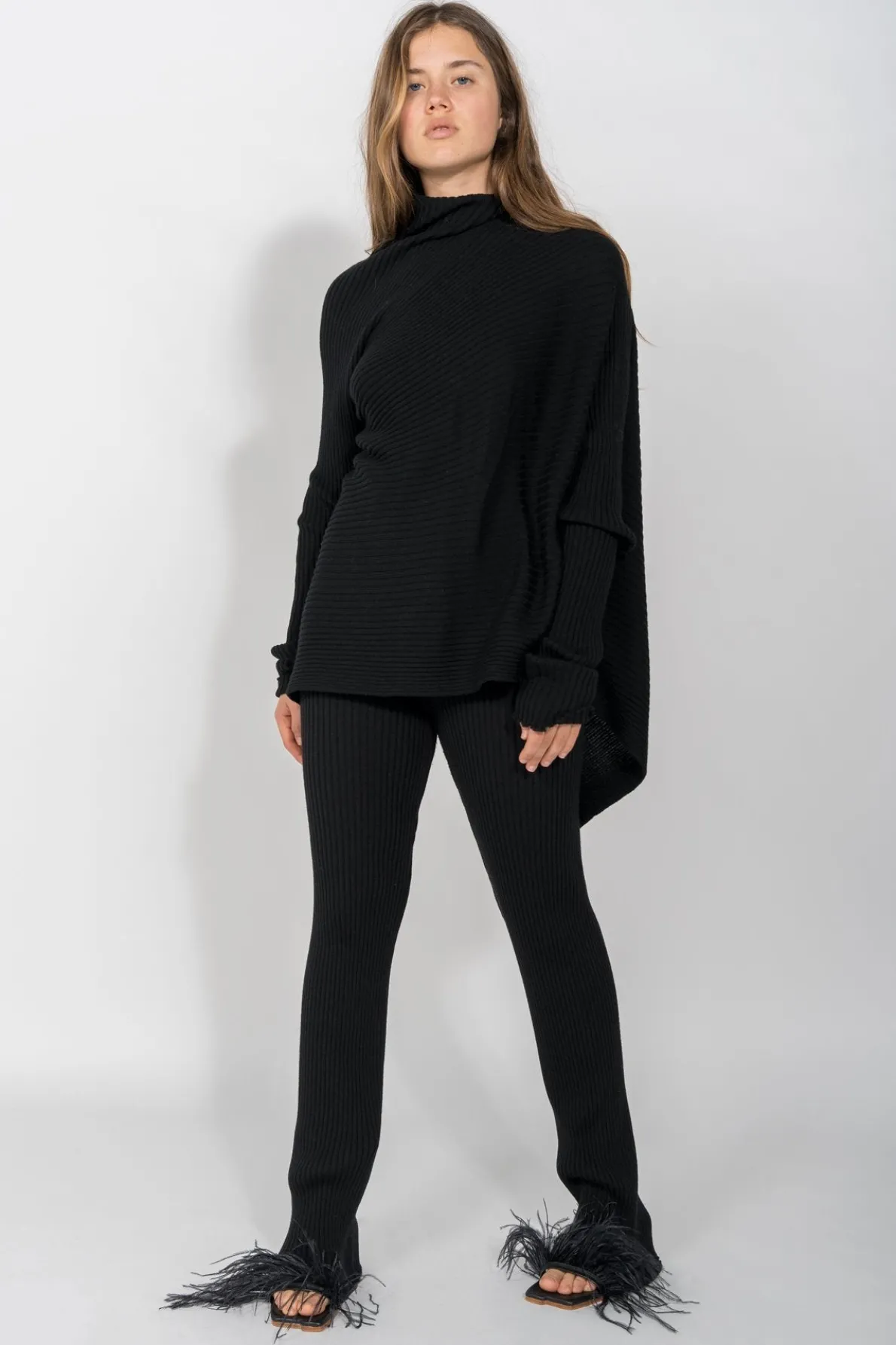 BLACK KNITTED TROUSERS