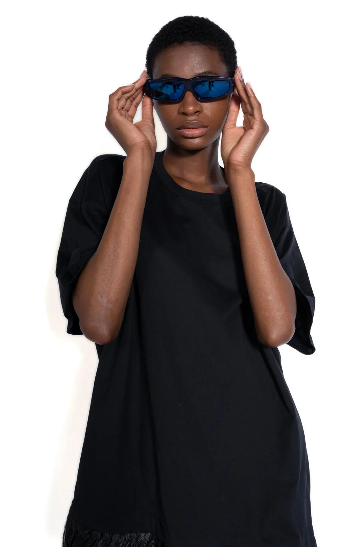 BLUE ANGULAR FRAME SUNGLASSES